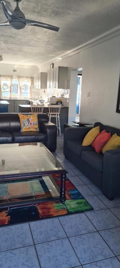 Aride 4 Awesome View Of Uvongo Main Swimming Beach From Communal Braai Area Apartment Margate Exterior photo