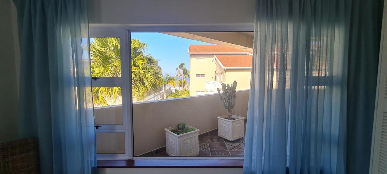 Aride 4 Awesome View Of Uvongo Main Swimming Beach From Communal Braai Area Apartment Margate Exterior photo