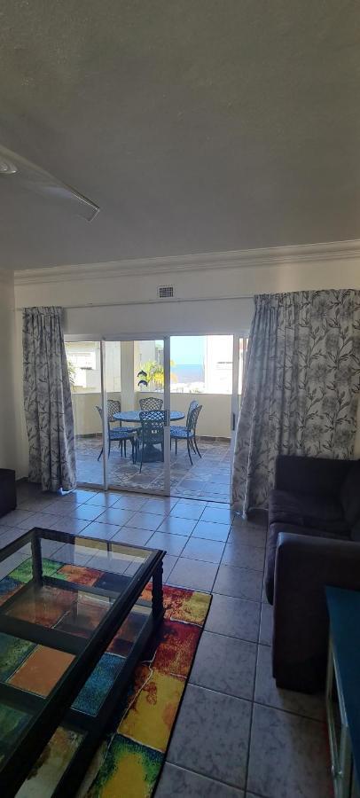 Aride 4 Awesome View Of Uvongo Main Swimming Beach From Communal Braai Area Apartment Margate Exterior photo
