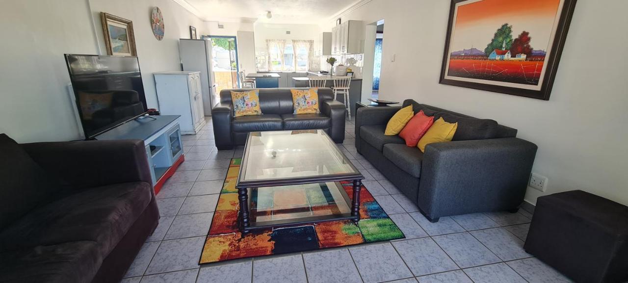 Aride 4 Awesome View Of Uvongo Main Swimming Beach From Communal Braai Area Apartment Margate Exterior photo
