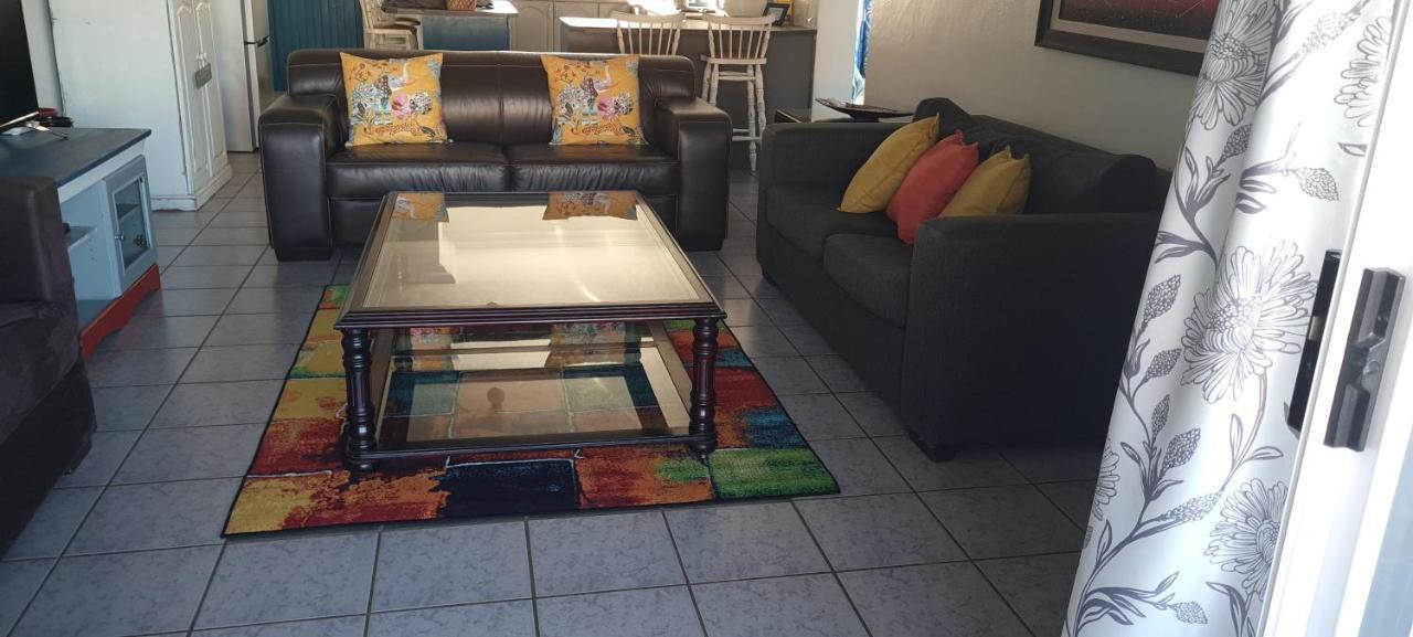 Aride 4 Awesome View Of Uvongo Main Swimming Beach From Communal Braai Area Apartment Margate Exterior photo