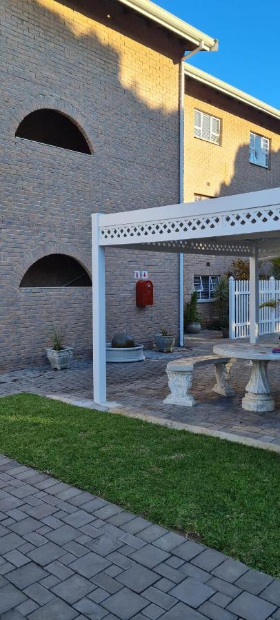 Aride 4 Awesome View Of Uvongo Main Swimming Beach From Communal Braai Area Apartment Margate Exterior photo