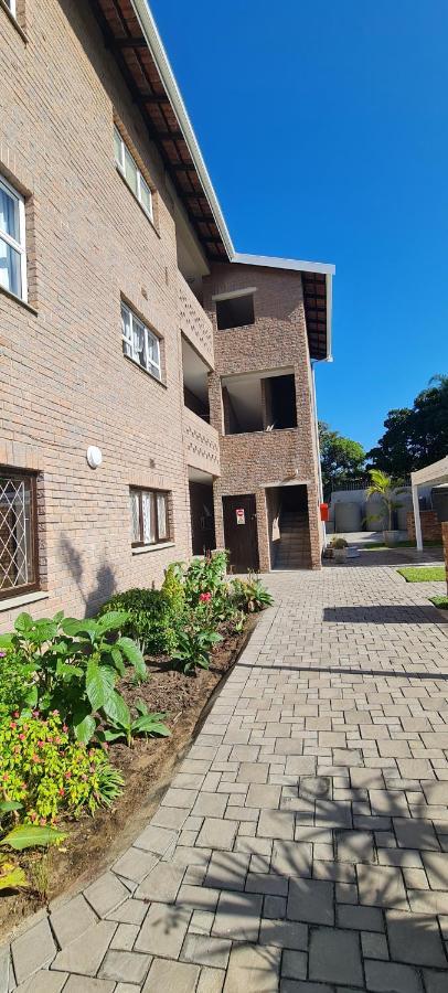 Aride 4 Awesome View Of Uvongo Main Swimming Beach From Communal Braai Area Apartment Margate Exterior photo