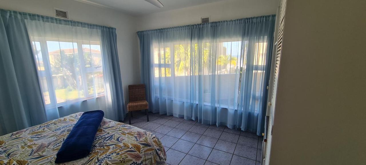 Aride 4 Awesome View Of Uvongo Main Swimming Beach From Communal Braai Area Apartment Margate Exterior photo