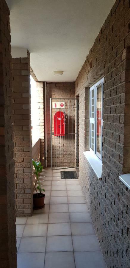Aride 4 Awesome View Of Uvongo Main Swimming Beach From Communal Braai Area Apartment Margate Exterior photo